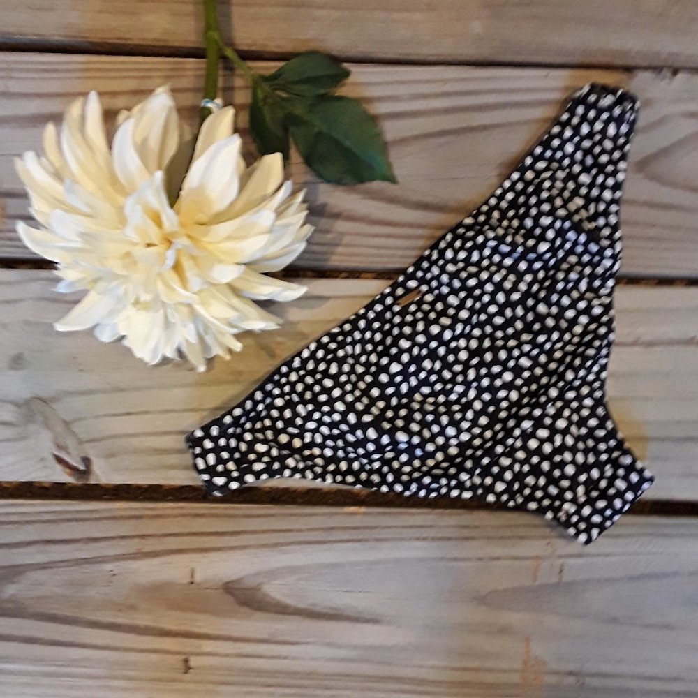 Like New Victoria Secret black white bikini